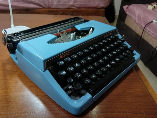 MACHINE A ECRIRE M-OFFICE DE LUXE 1300