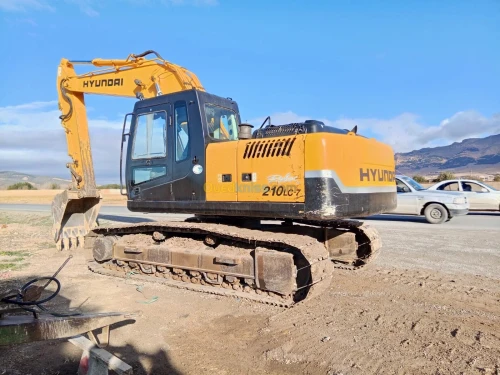 للكراء حفارة excavatrice hyundai LC7 Location matériel de travaux publics  ,,setif