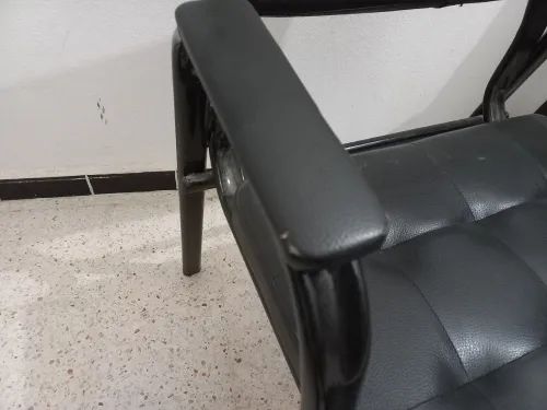 A vendre chaises de bureau  ou salle de attante