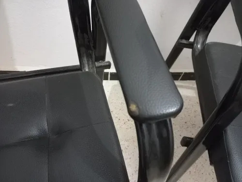 A vendre chaises de bureau  ou salle de attante