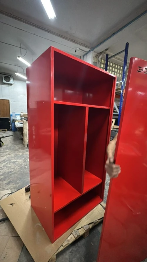 Mobilier metallique/ vestiaire/ armoires/ coffre/ ecoles/ mdn/ police