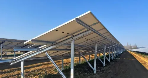 Fabrication à grande capacité de structures porteuses pour panneaux solaires 
