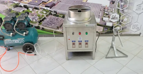 Machine à éplucher entièrement automatique à l'ail