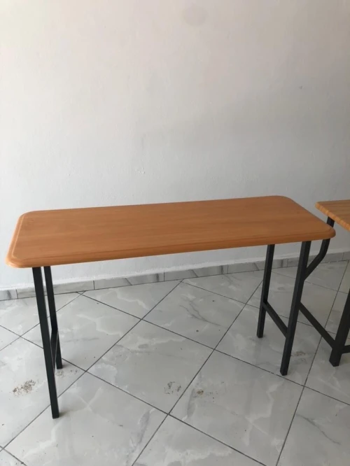 Chaise et tables élèves + paillasse et bureau 