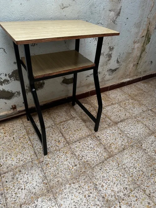 Chaise et tables élèves + paillasse et bureau 