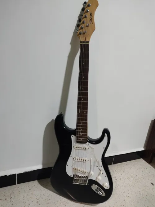 Guitare électrique STAGG S300 BLACK
