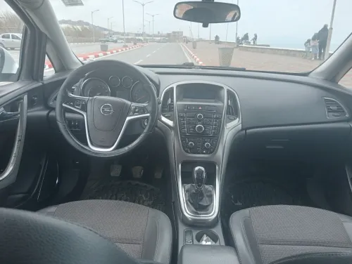 Opel Astra 2012 