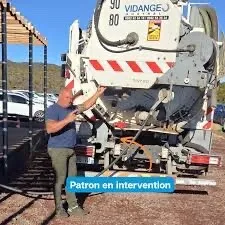 Camion vidange debouchage canalisation de regarde fesse septique