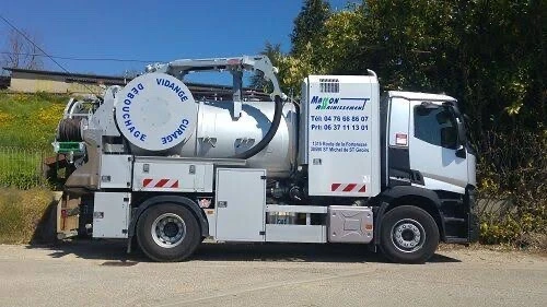 Camion vidange debouchage canalisation de regarde fesse septique