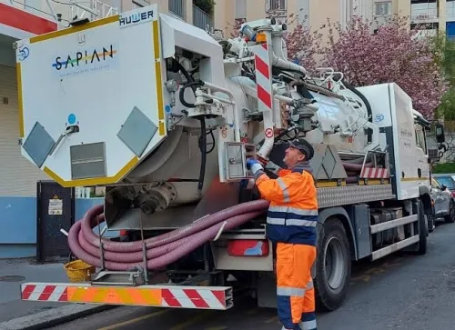 Camion débouchage canalisations 