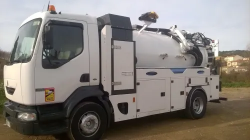 Camion vidange debouchage canalisation de regarde fesse septique