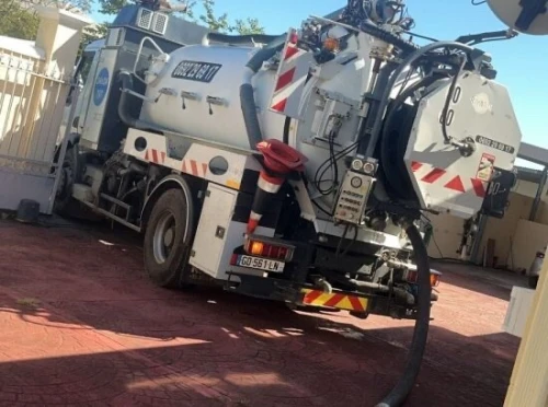 Camion vidange debouchage canalisation de regarde fesse septique