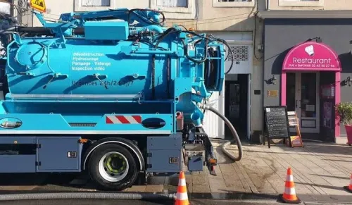 camion vidange débouchage nettoyage fosse septique