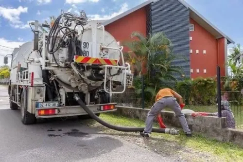 Camion vidange debouchage canalisation de regarde fesse septique