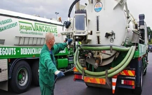 Camion vidange debouchage canalisation de regarde fesse septique