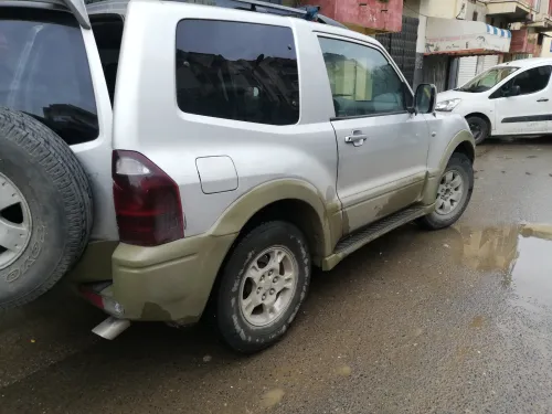 Mitsubishi Montero  5 places 2003 