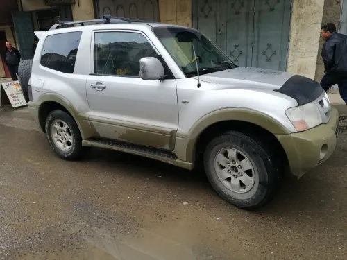Mitsubishi Montero  5 places 2003 