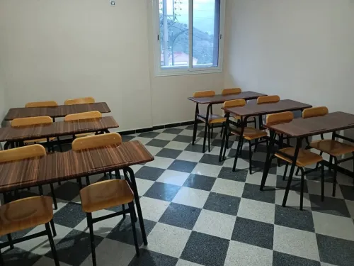 Tables & Chaises & Tableaux