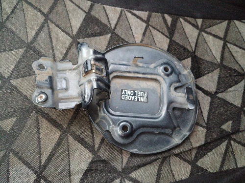 couvercle de porte a essence gris pour toyota yaris sedan  2014
