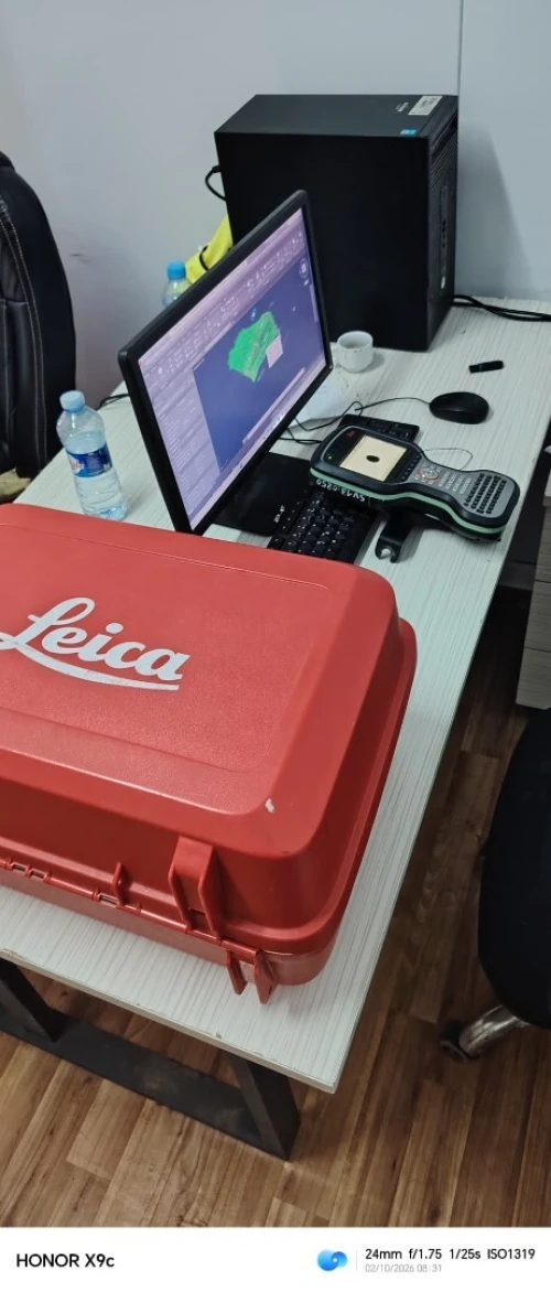 كراء لايكا طوبوغرفيا  leica station total gpsLocation matériel topographique