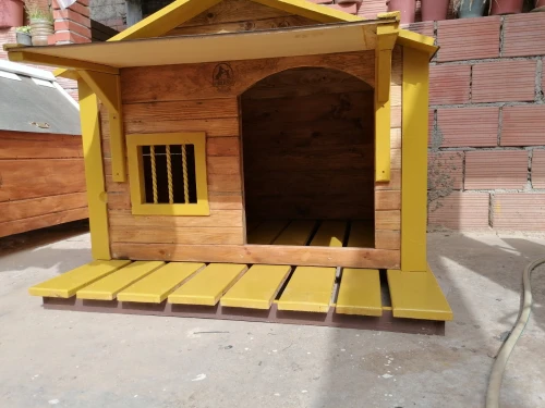 Des niches en bois tres solide pour chiens et chats
