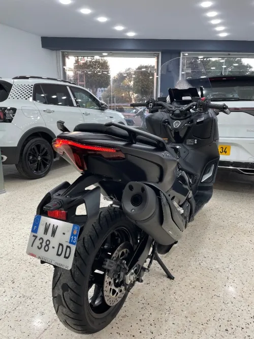 Yamaha T max 2025