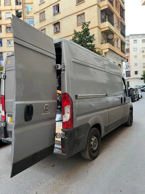 Transport et déménagement (نقل عمومي للبضائع و ترحيل )