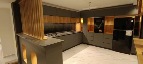conception et réalisation de cuisine et dressing et magasin et meuble et stand et sur mesure