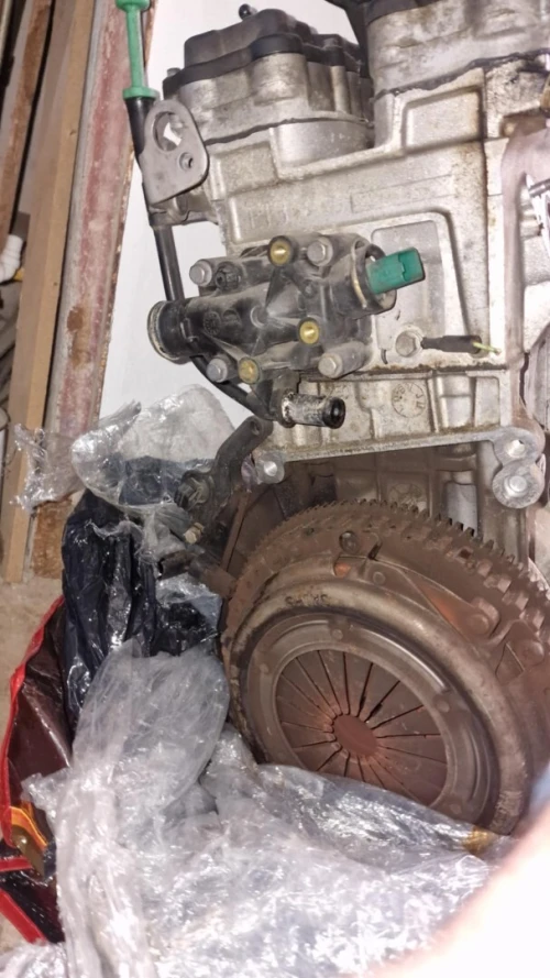 Moteur 1.4 essence ly yjy f peugeot 20u موتور 1.4ايصونس لي يجي ف207 حاجة نقية  0553768052