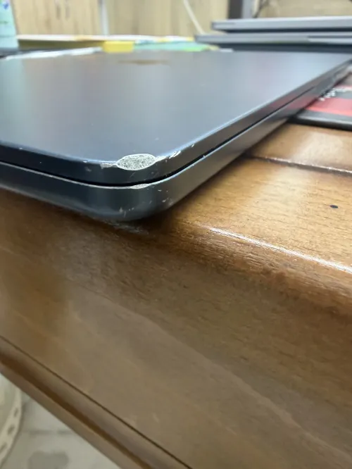 macbook AIR M2 2022 13.6 insh