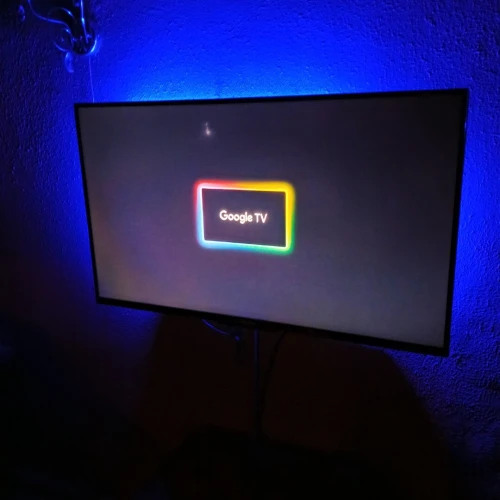 A vendre tv smart 4k 43 pousses marque stream état 10/10