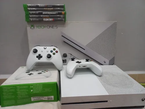 XBOX ONE S 1T + 5CD +2manette 10/10 bel cartona