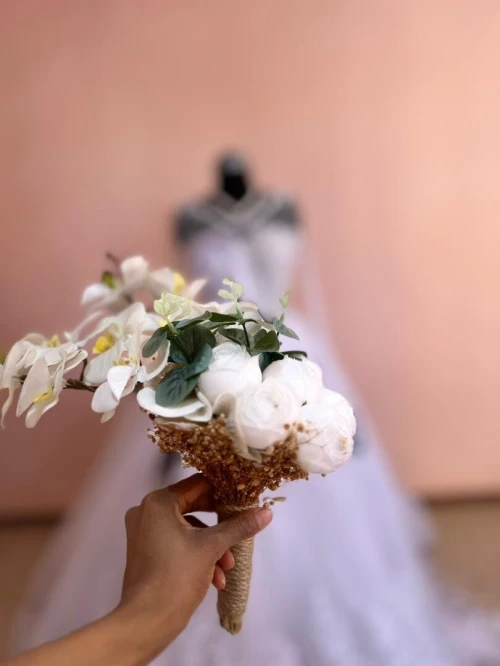 boquet de fleurs pour robe blanche 