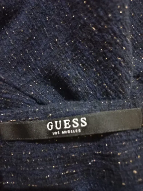 Salam vend une tres belle jupes de marque GUESS original
