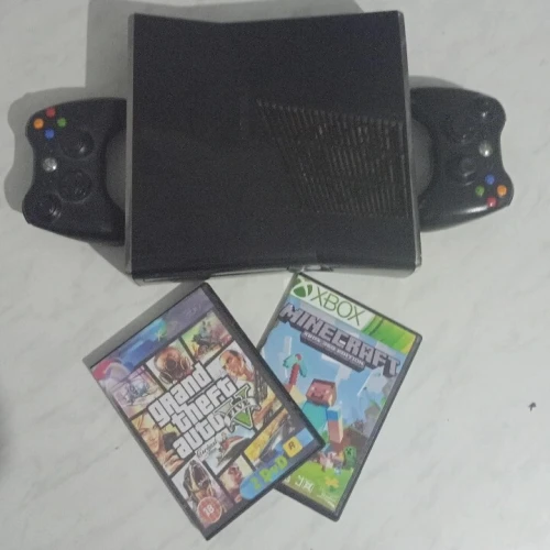 xbox 360 + 2 Manat + 2 sédi