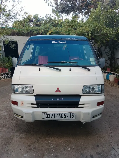 Mitsubishi L300 2005