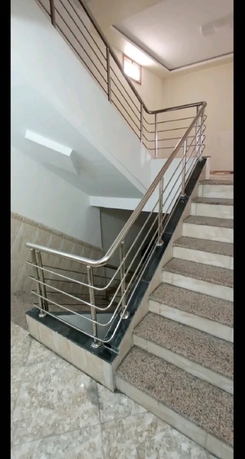 Rampe d'escalier en inox et verre 