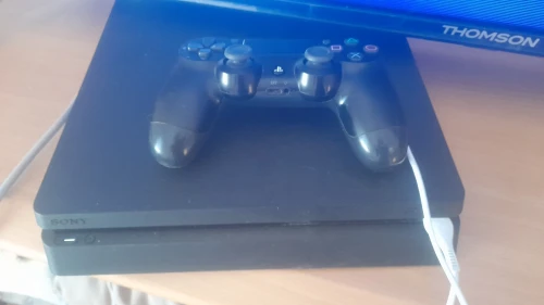 Ps4 slip flachée 1tb version 11.00 une mannete