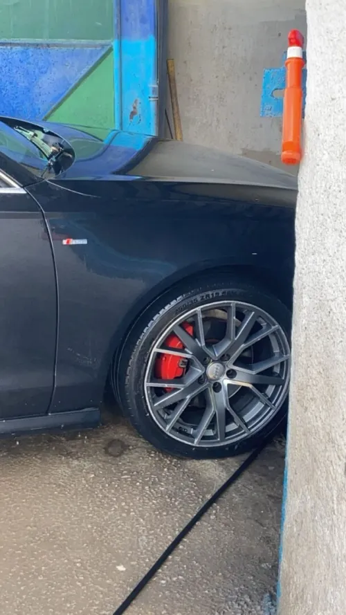 audi a6 4 jante avec 3 pneus 