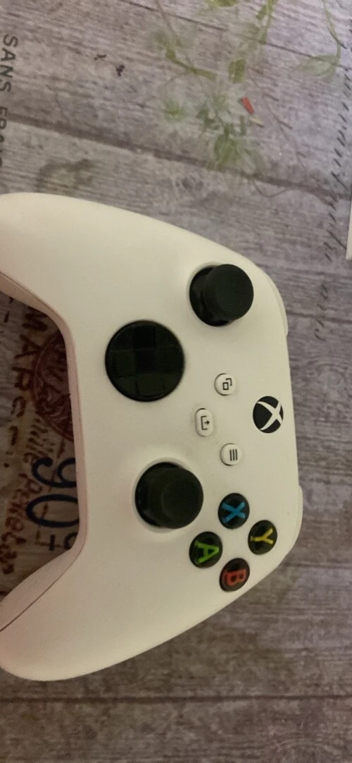 Xbox serie s une manette + game pass 2 mois
