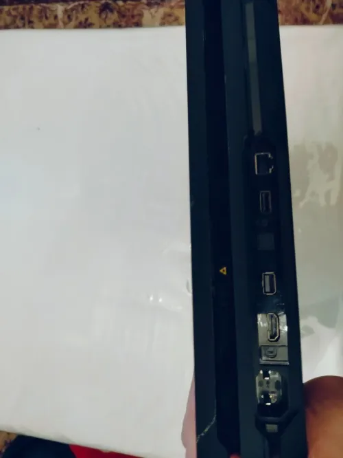 PS4 pro très bonne état et très peu utilisé 