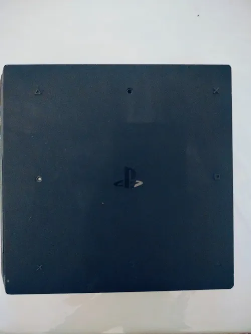 PS4 pro très bonne état et très peu utilisé 