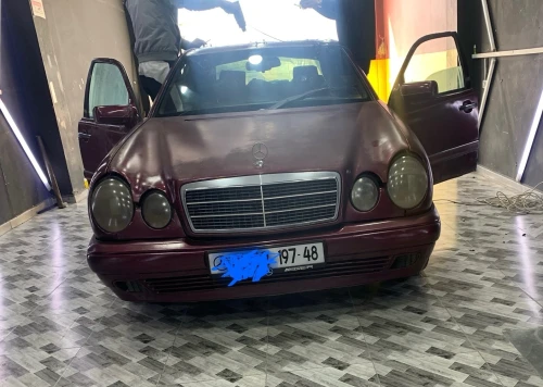 Mercedes Classe E w210 1997 4 phare