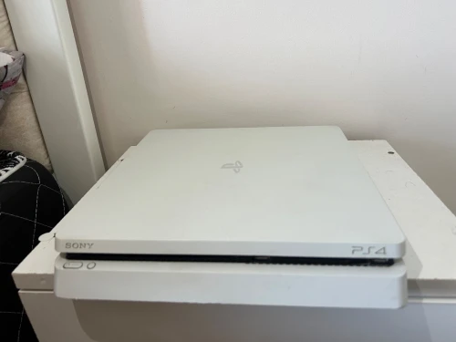 Ps4 slim 500Gb avec manette original