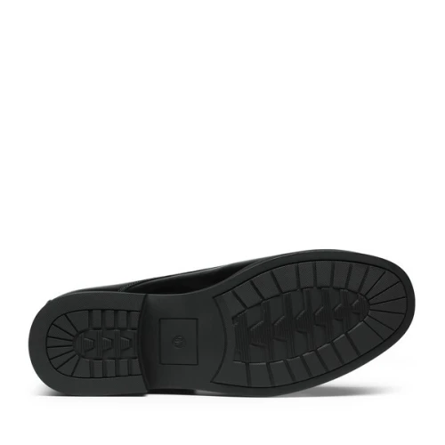 Une paire de chaussures classique de la marque Bruno Marc