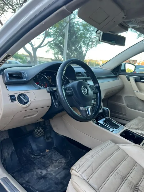 Volkswagen Passat 2011 Carrat plus