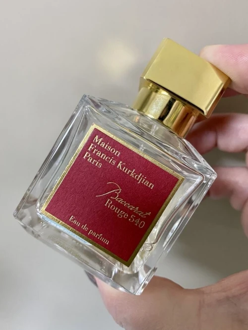 Parfum baccara rouge très bonne qualité prix affaire livraison disponible