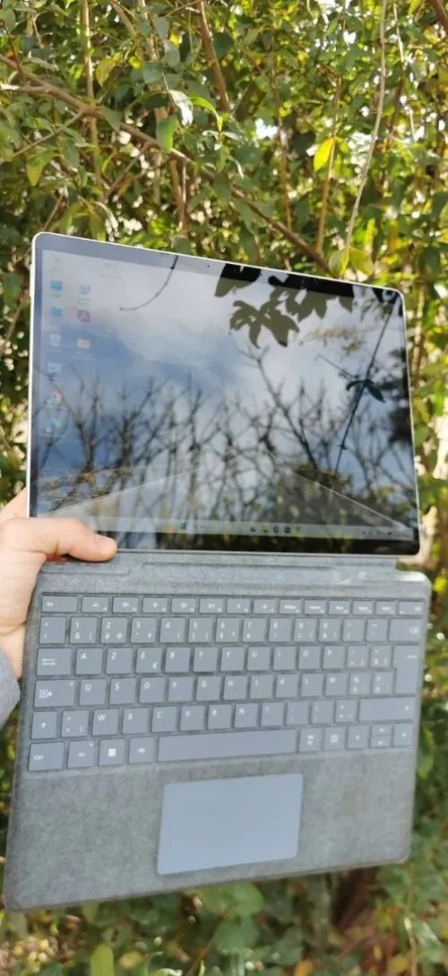 Surface pro 8 4G lte  i7 11eem 16gb ram
