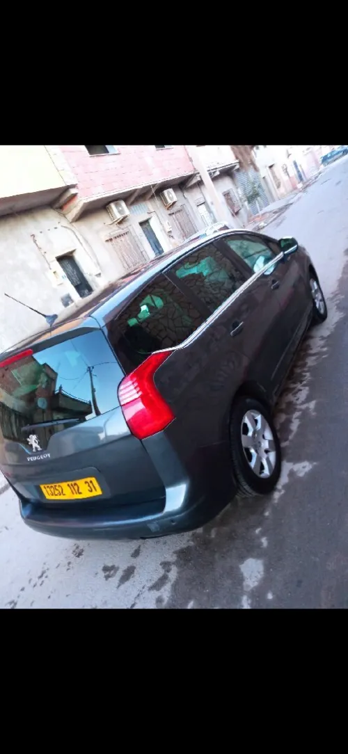 Peugeot 5008 2012 Access