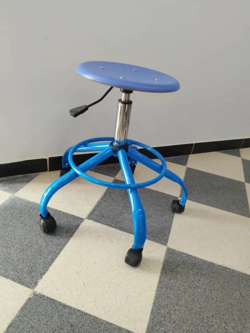 Tabouret de laboratoire 